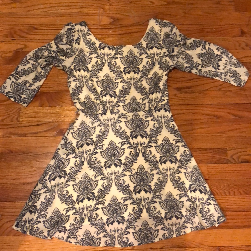 Gorgeous blue and white patterned dress